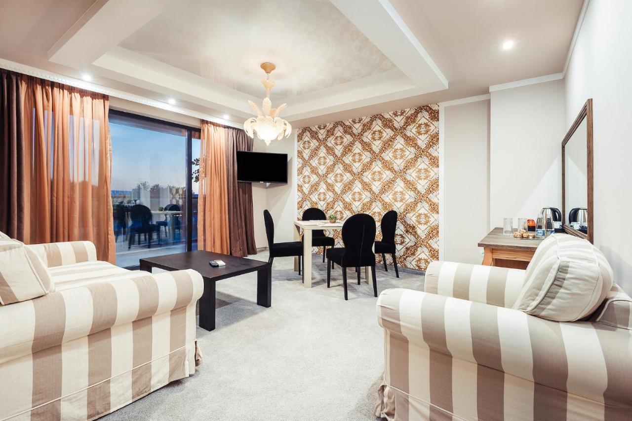 Opu Boutique Hotel Varna Exteriör bild