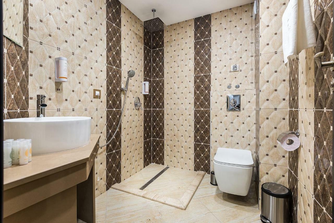 Opu Boutique Hotel Varna Exteriör bild